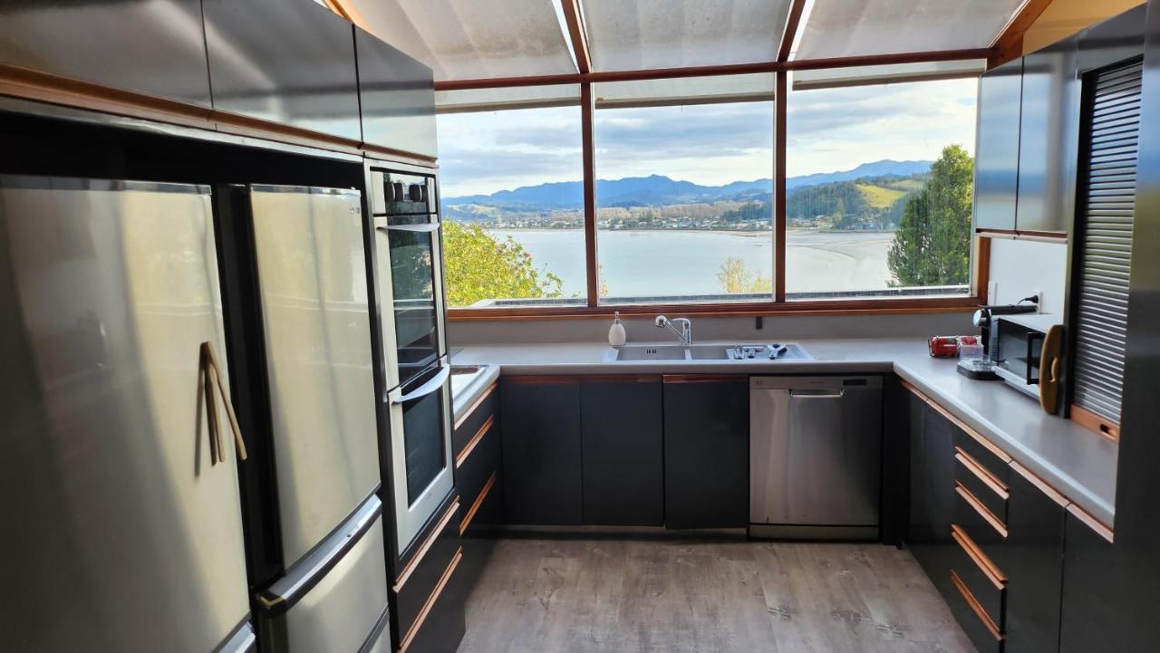 The Black Chalet Whitianga Exterior photo